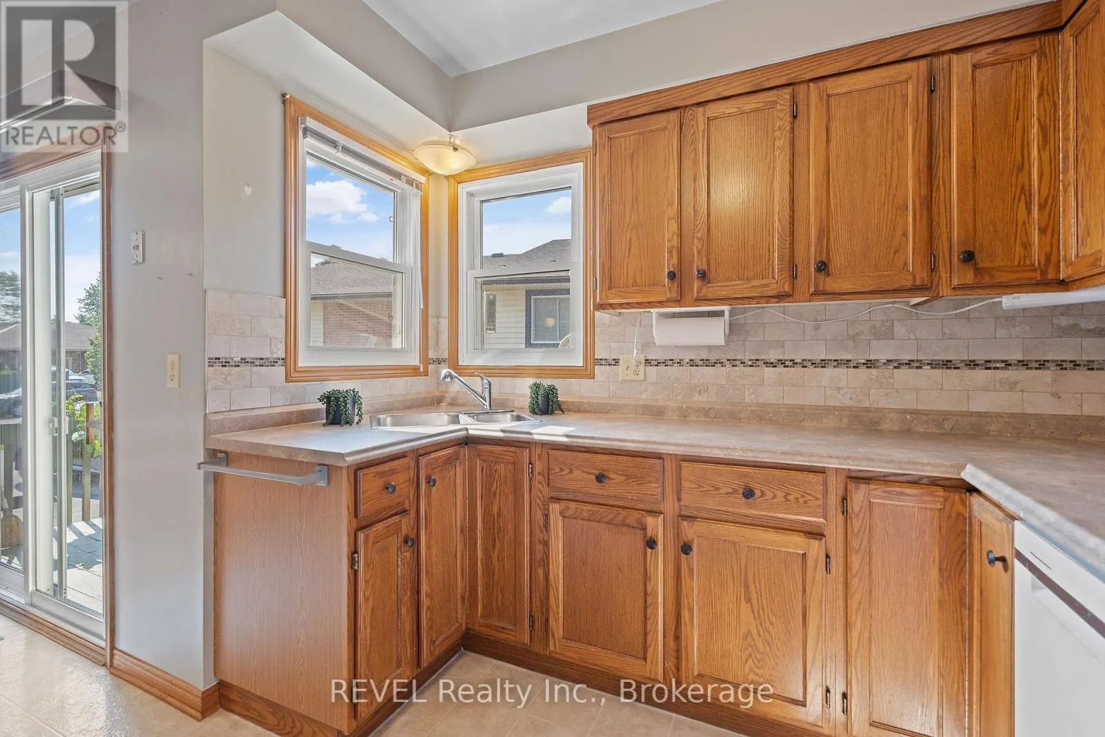 73 CHAPEL HILL CRESCENT