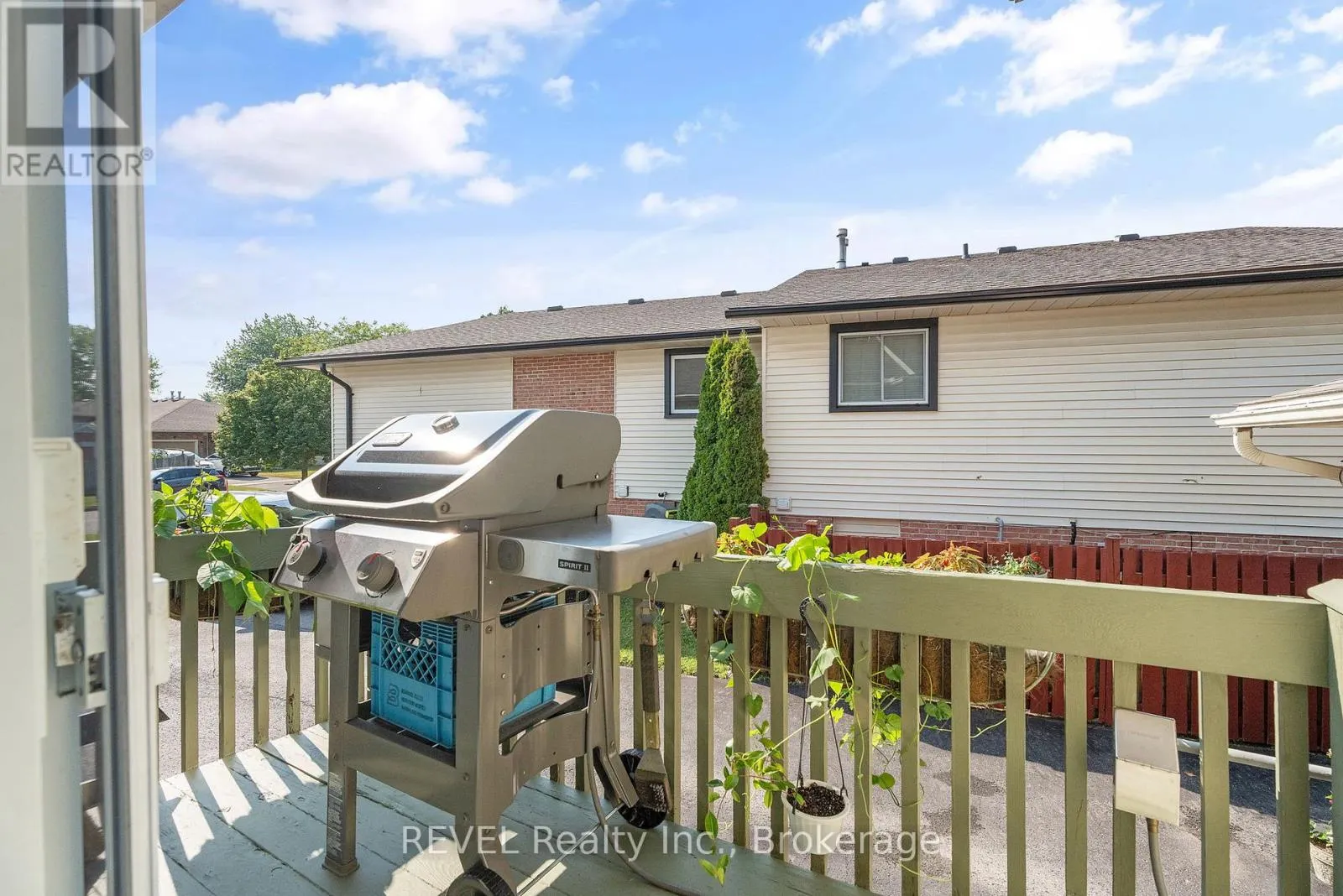 73 CHAPEL HILL CRESCENT