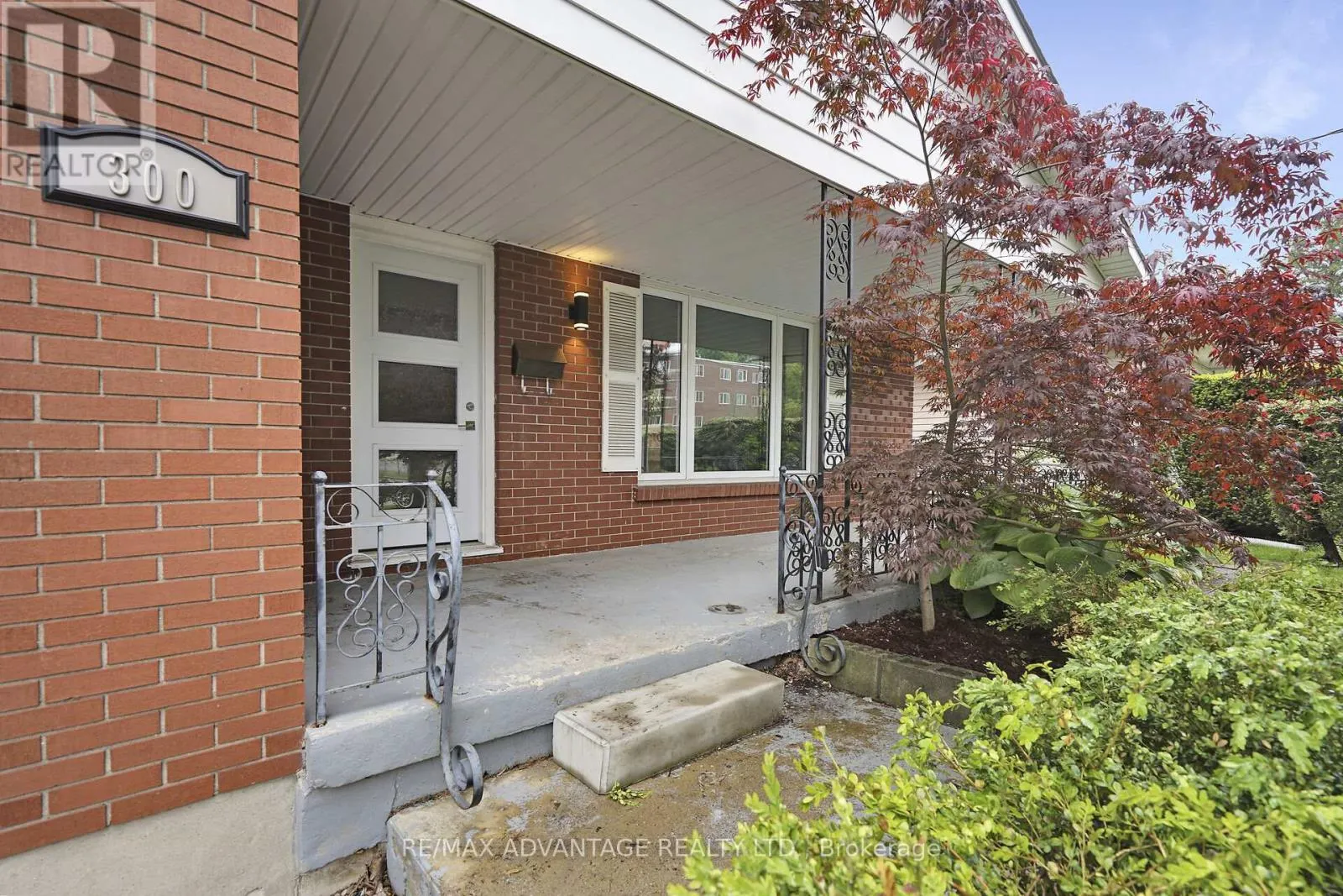 300 BRIARHILL AVENUE