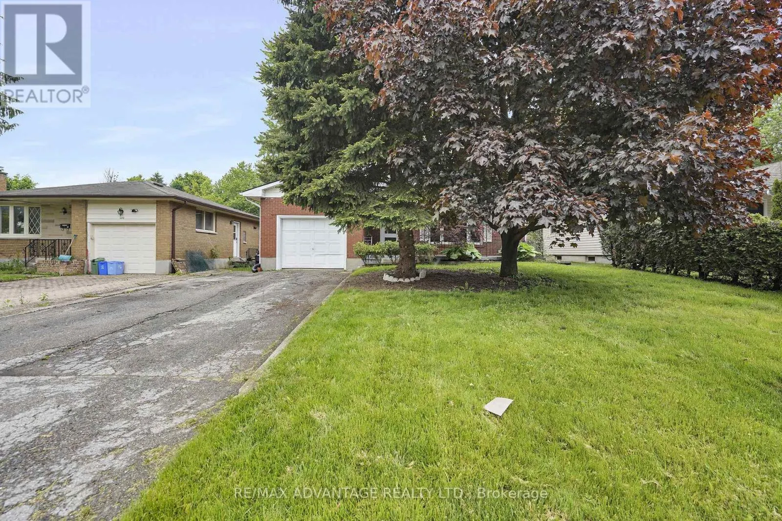 300 BRIARHILL AVENUE