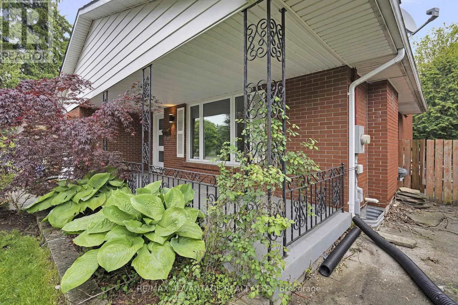 300 BRIARHILL AVENUE
