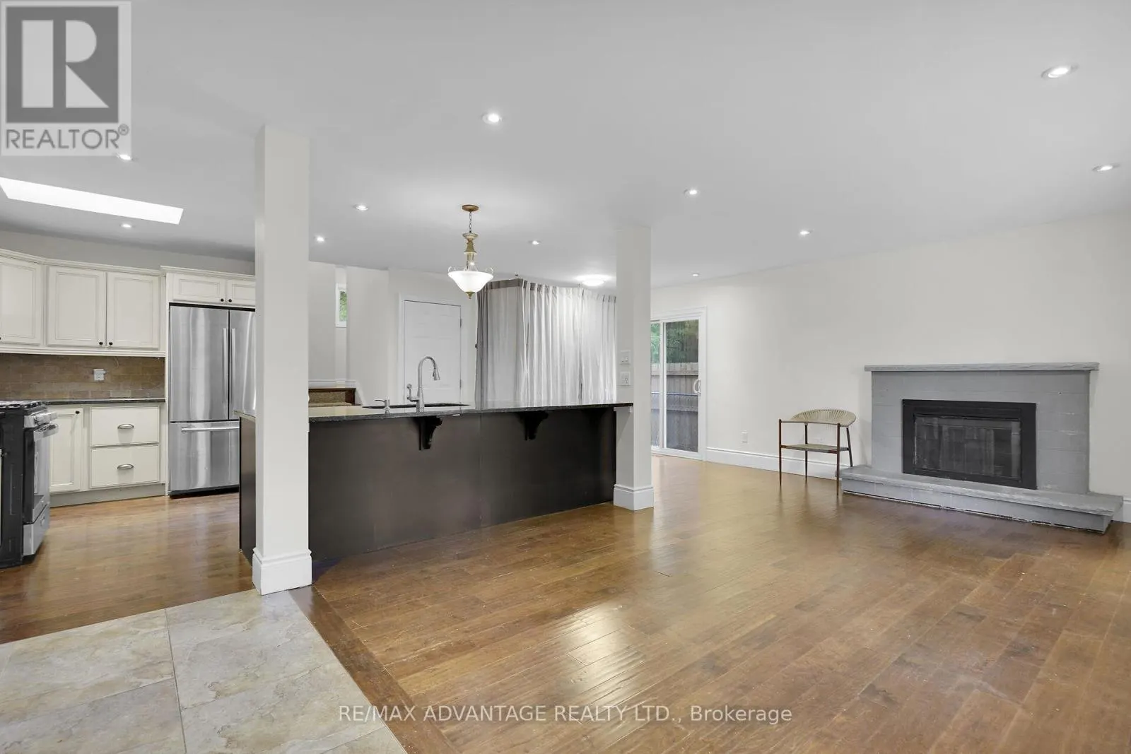 300 BRIARHILL AVENUE