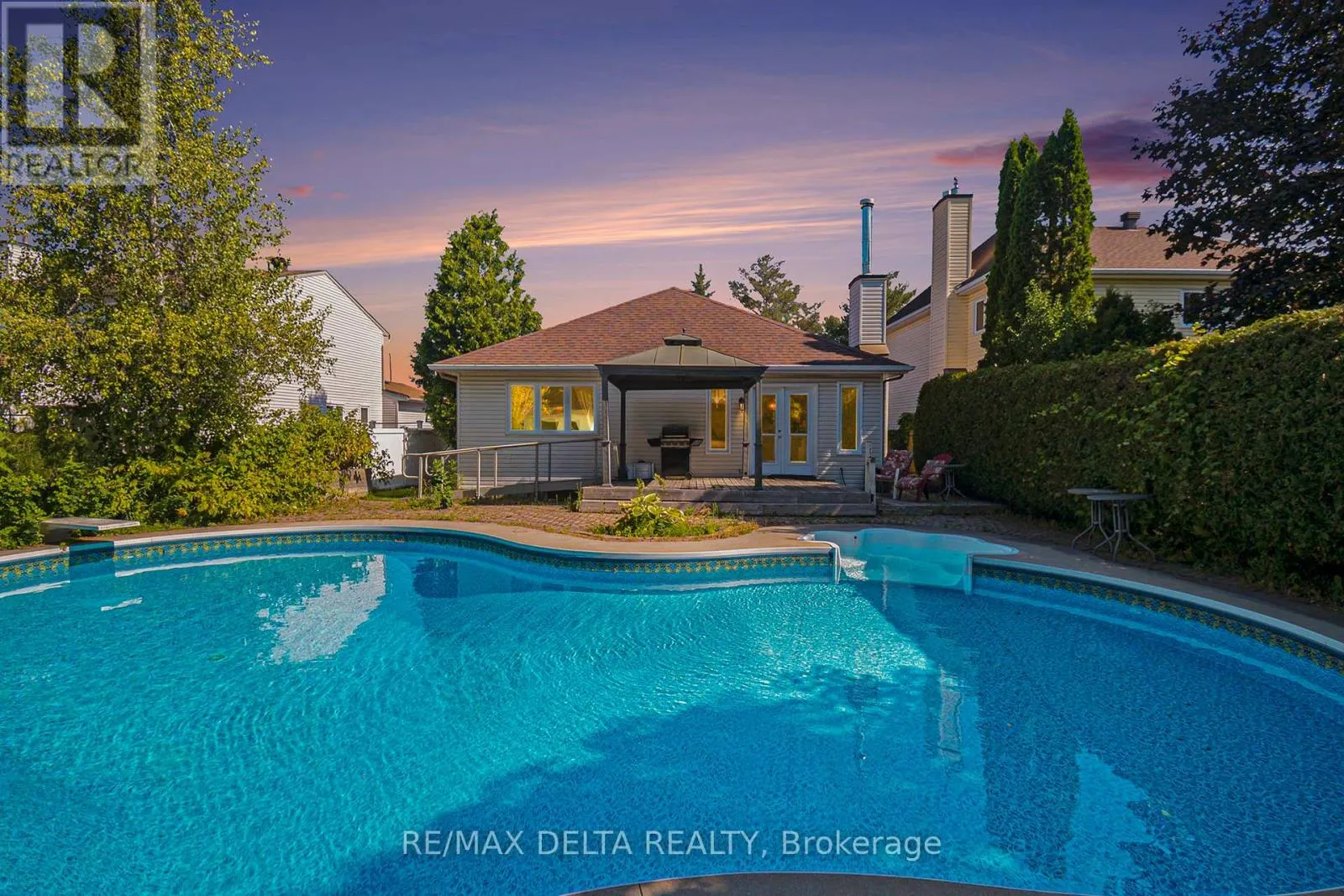 762 ADENCLIFFE DRIVE