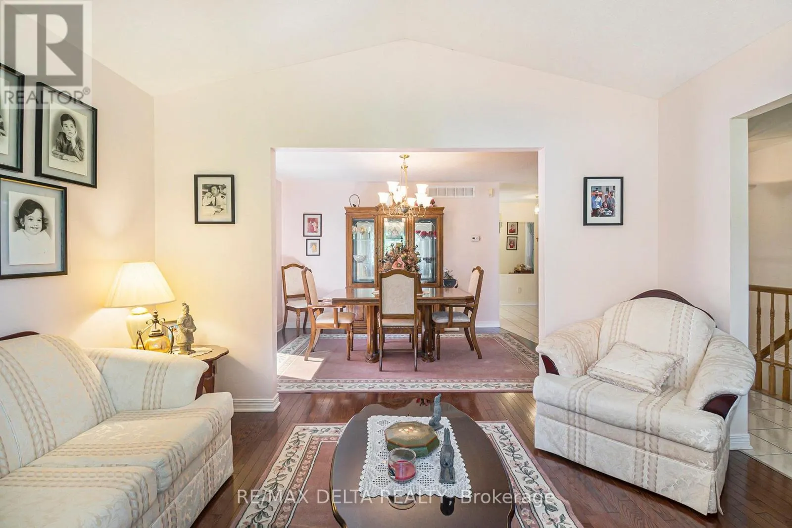 762 ADENCLIFFE DRIVE