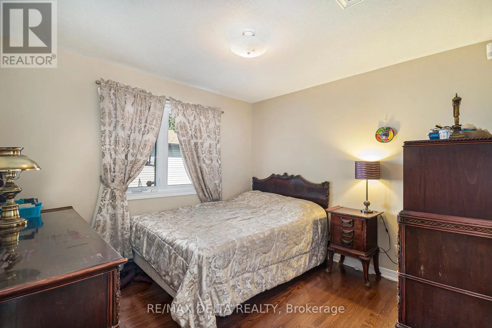 762 ADENCLIFFE DRIVE