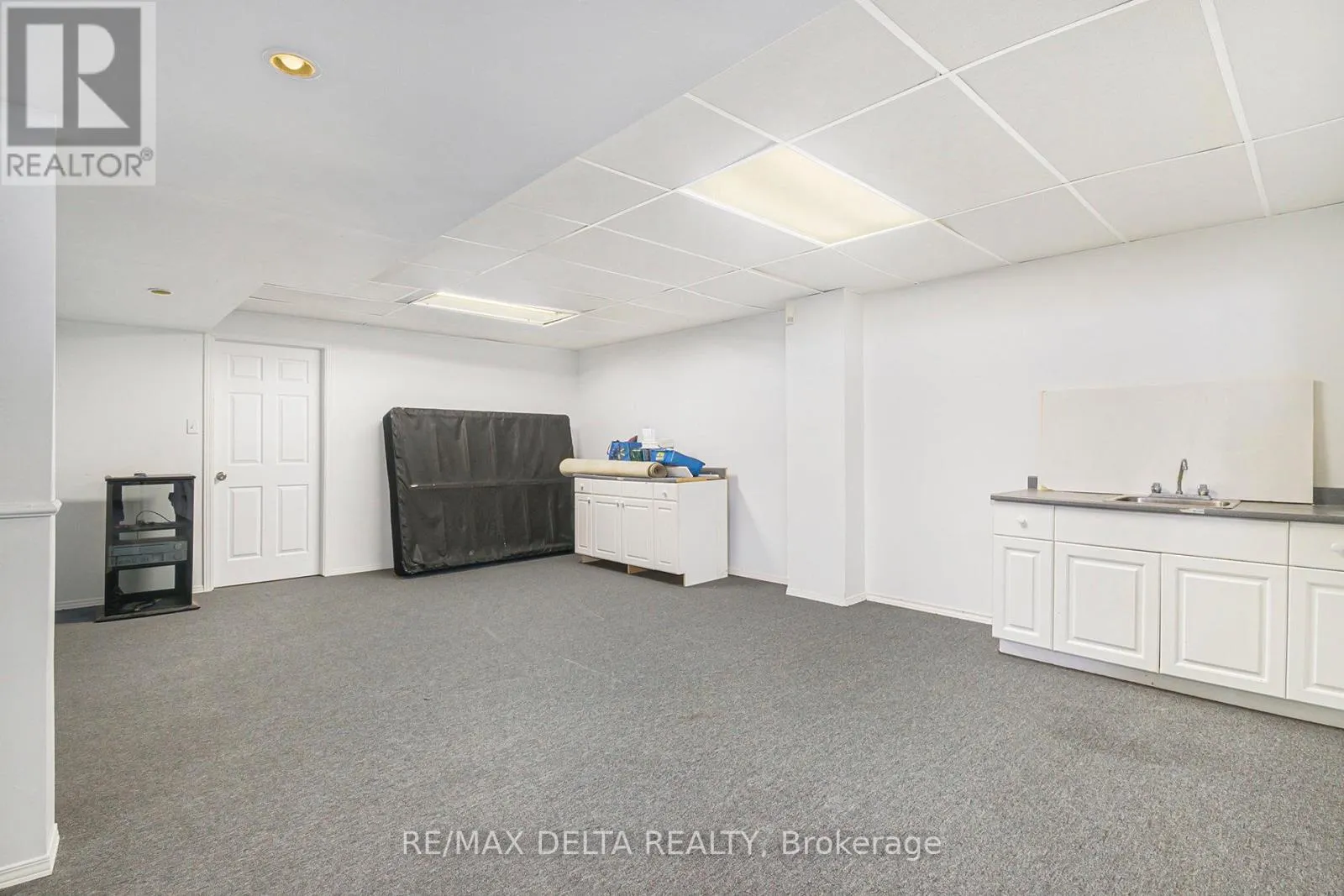 762 ADENCLIFFE DRIVE