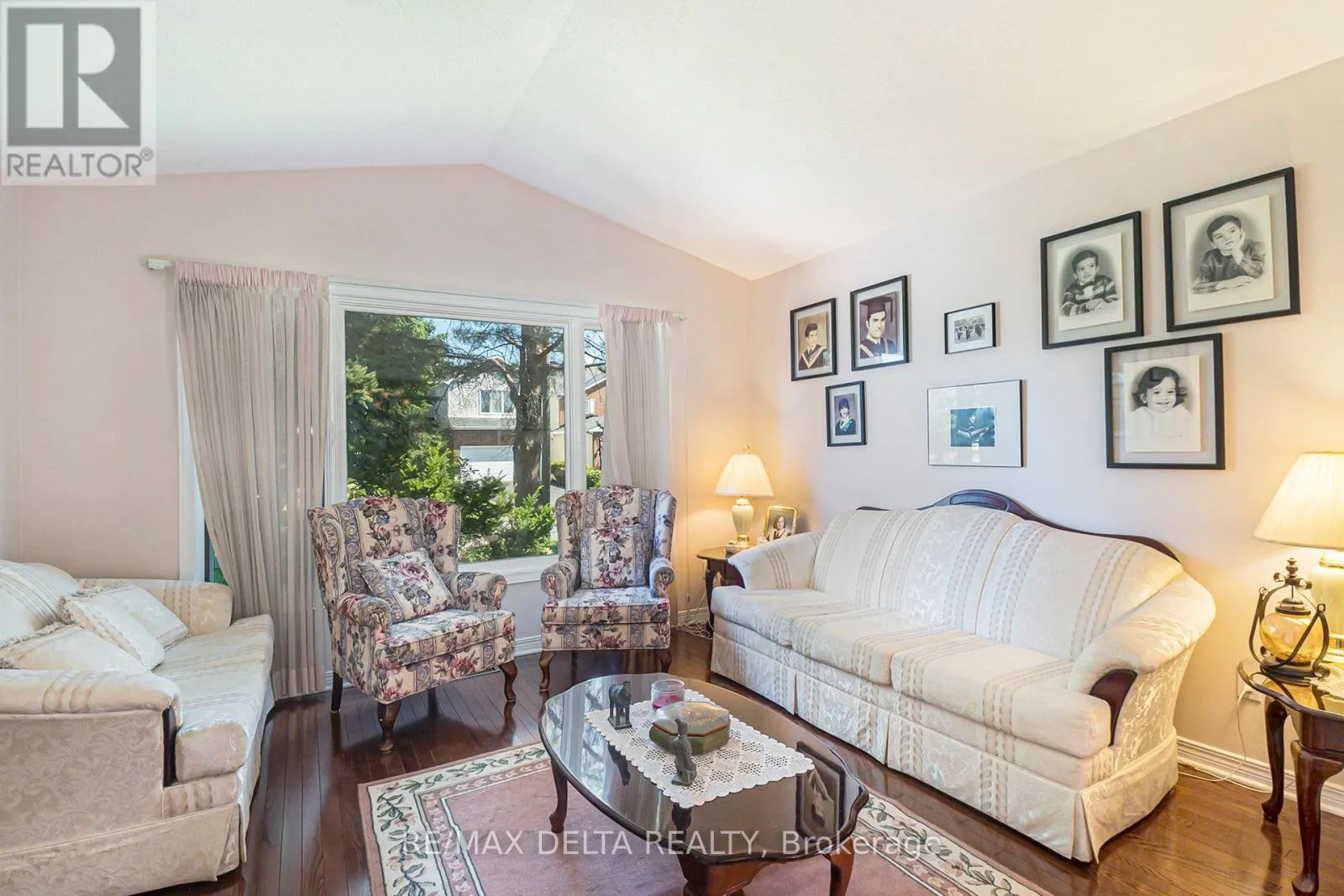 762 ADENCLIFFE DRIVE