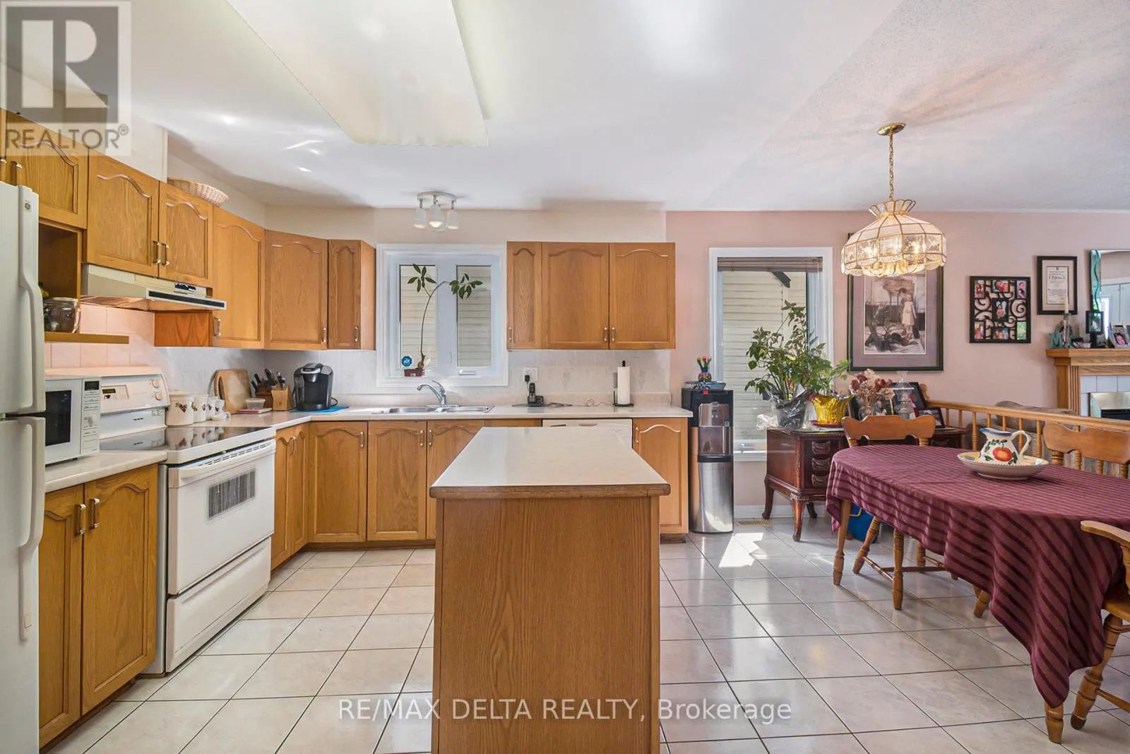 762 ADENCLIFFE DRIVE