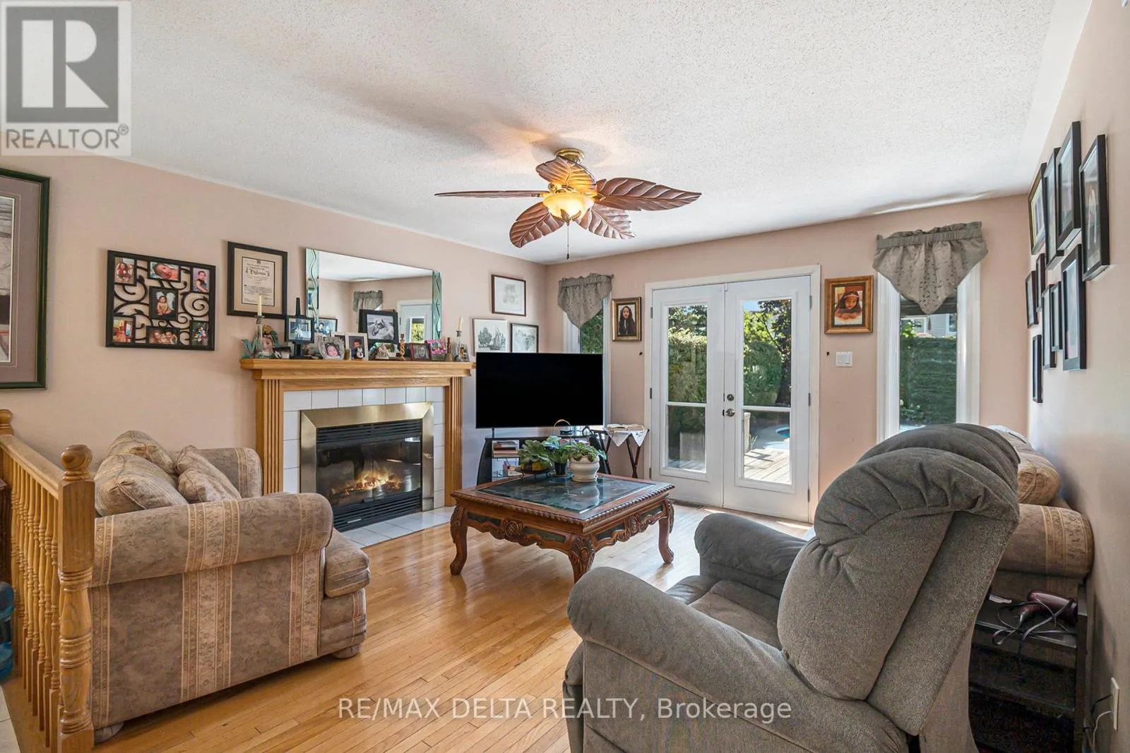 762 ADENCLIFFE DRIVE