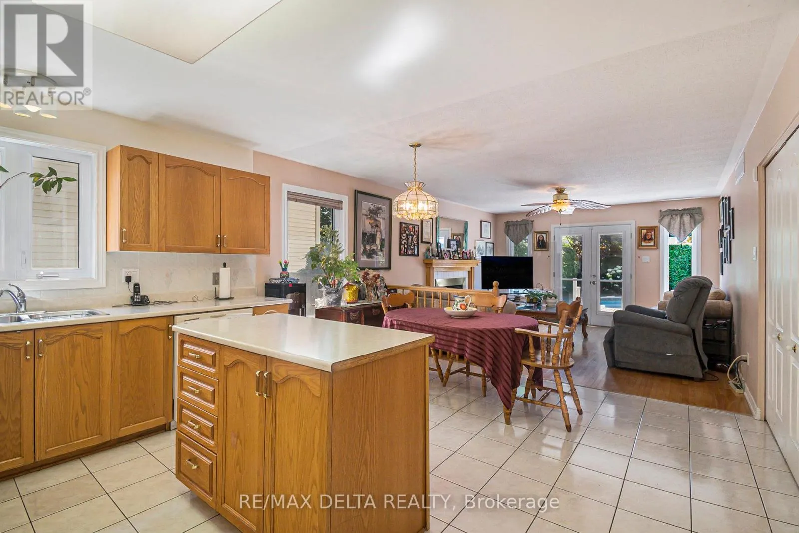 762 ADENCLIFFE DRIVE