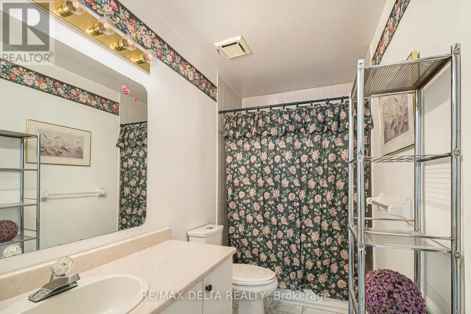 762 ADENCLIFFE DRIVE