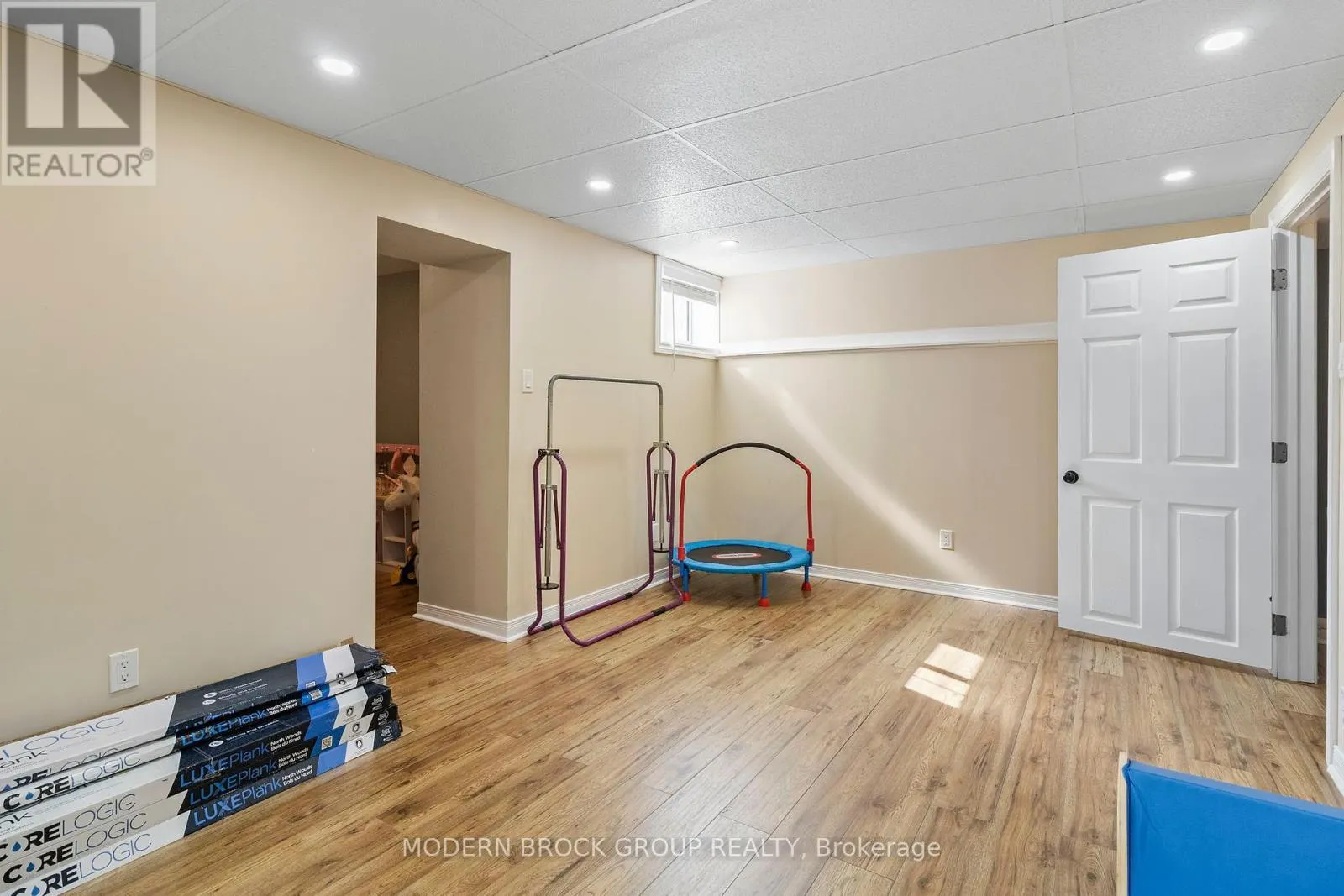 493 DIBBLE STREET W