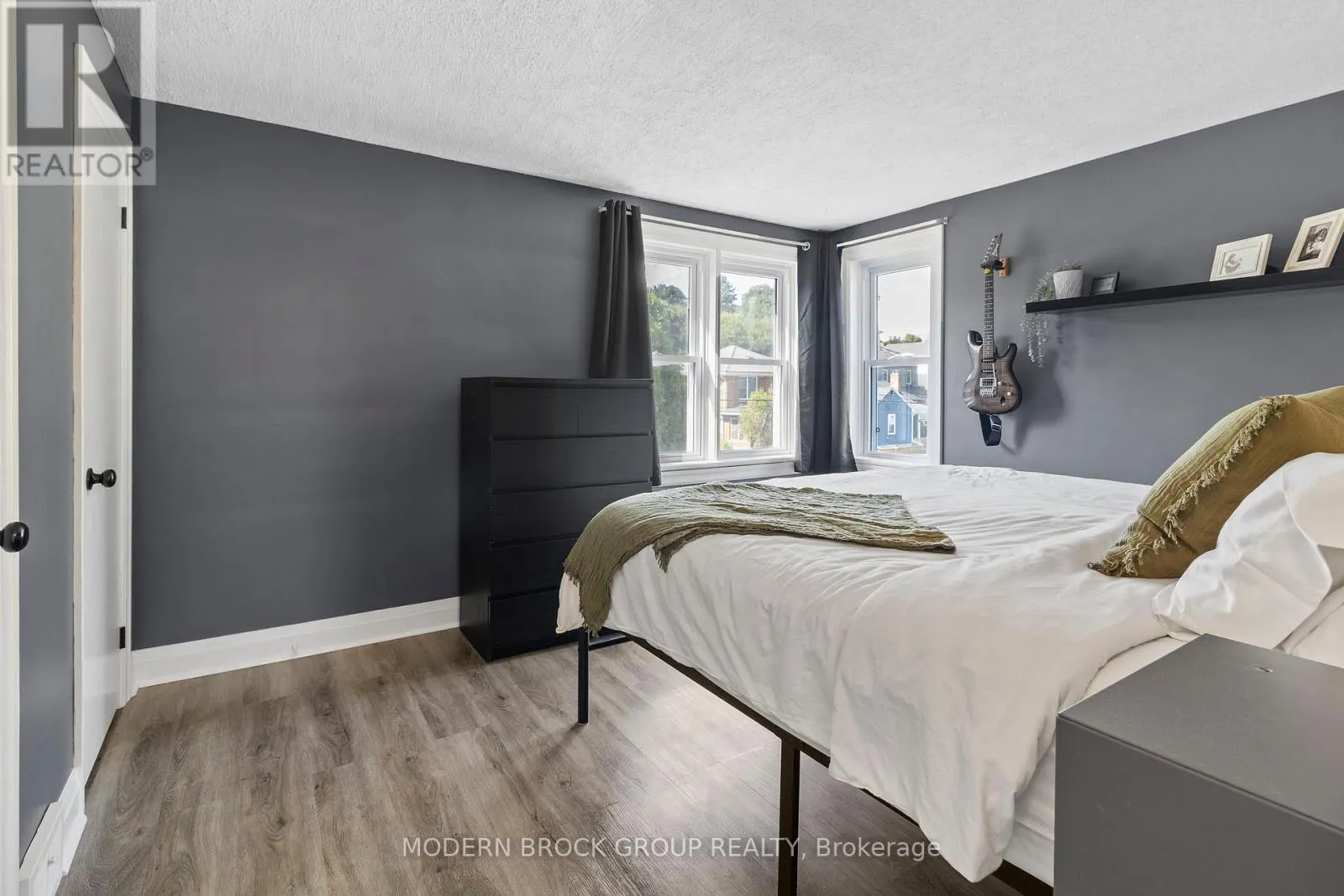 493 DIBBLE STREET W