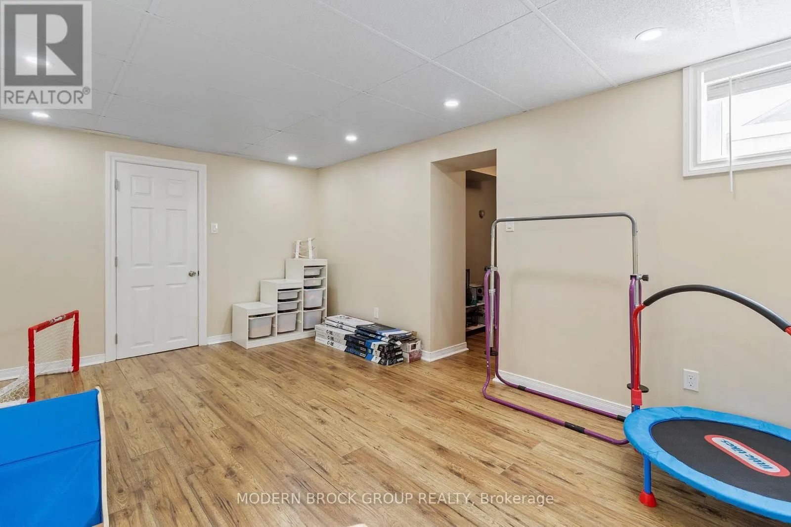 493 DIBBLE STREET W