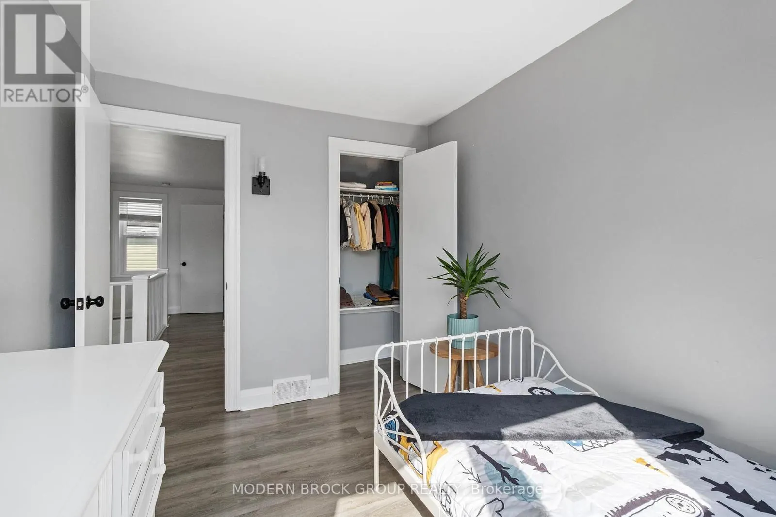 493 DIBBLE STREET W