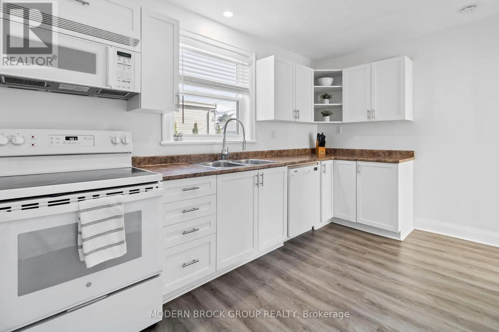 493 DIBBLE STREET W