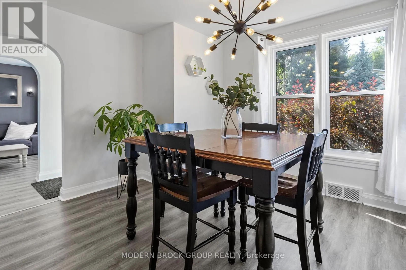 493 DIBBLE STREET W