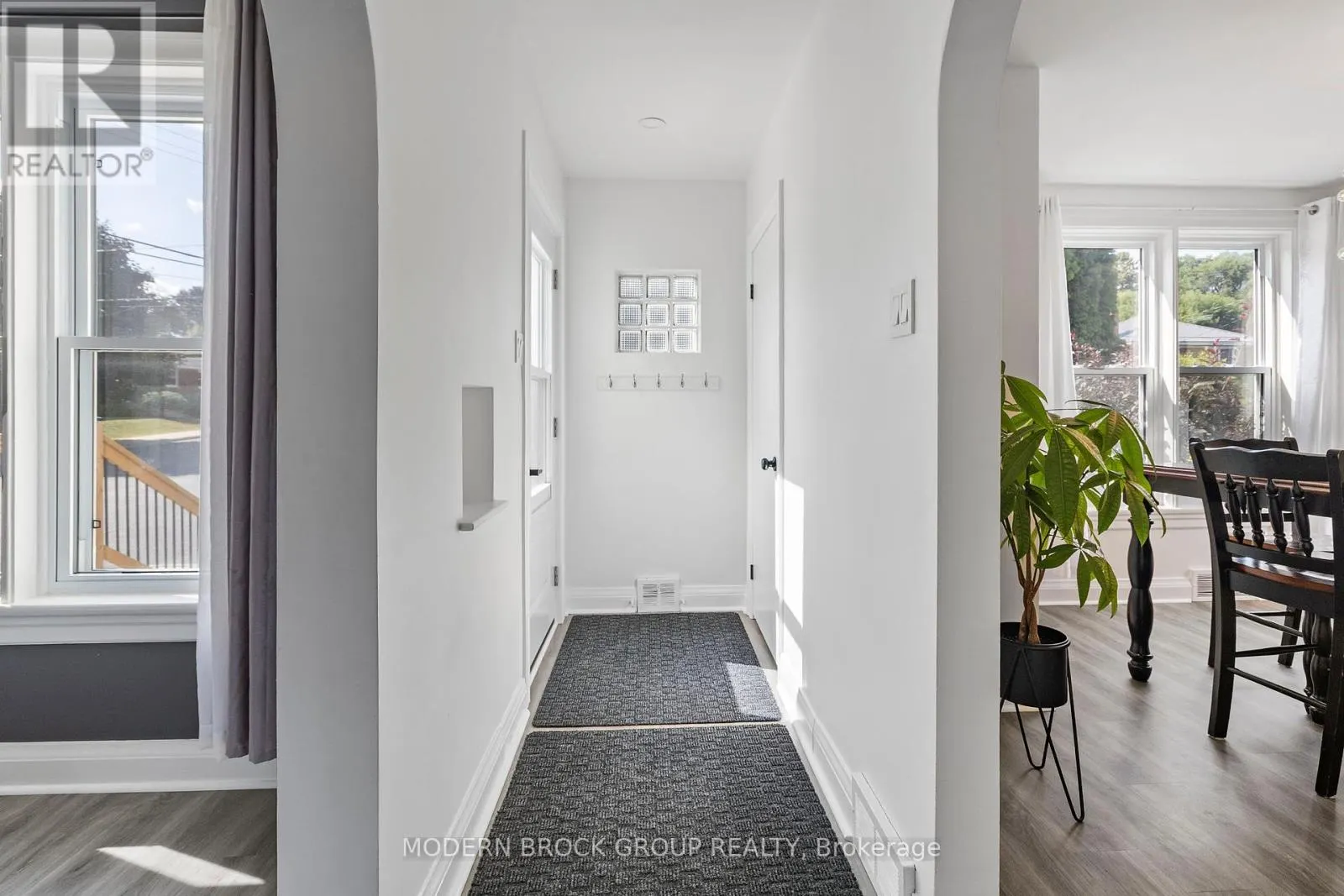 493 DIBBLE STREET W