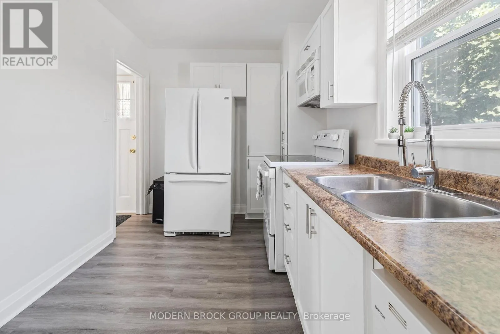493 DIBBLE STREET W