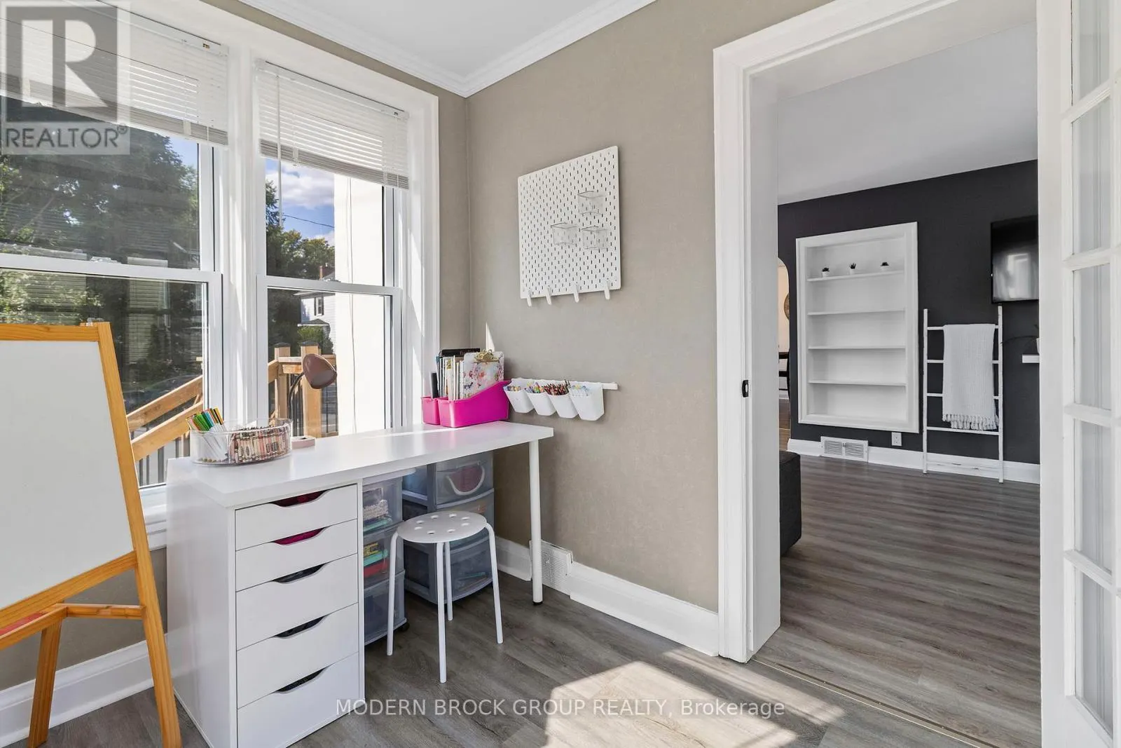 493 DIBBLE STREET W
