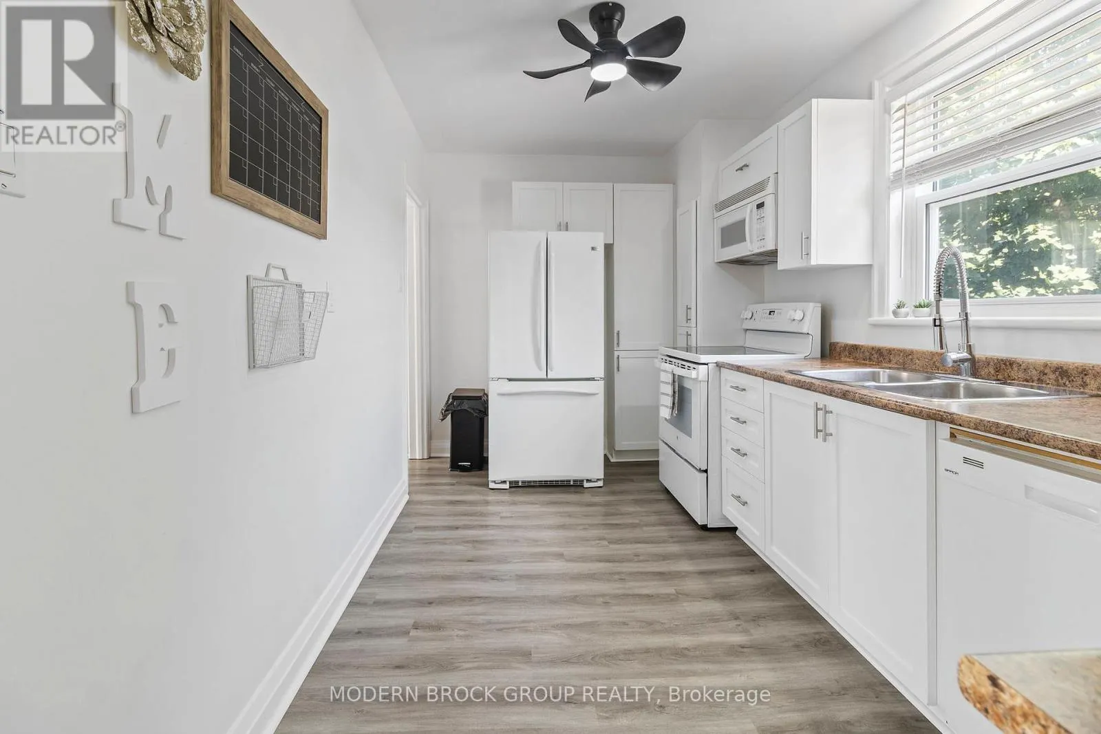 493 DIBBLE STREET W