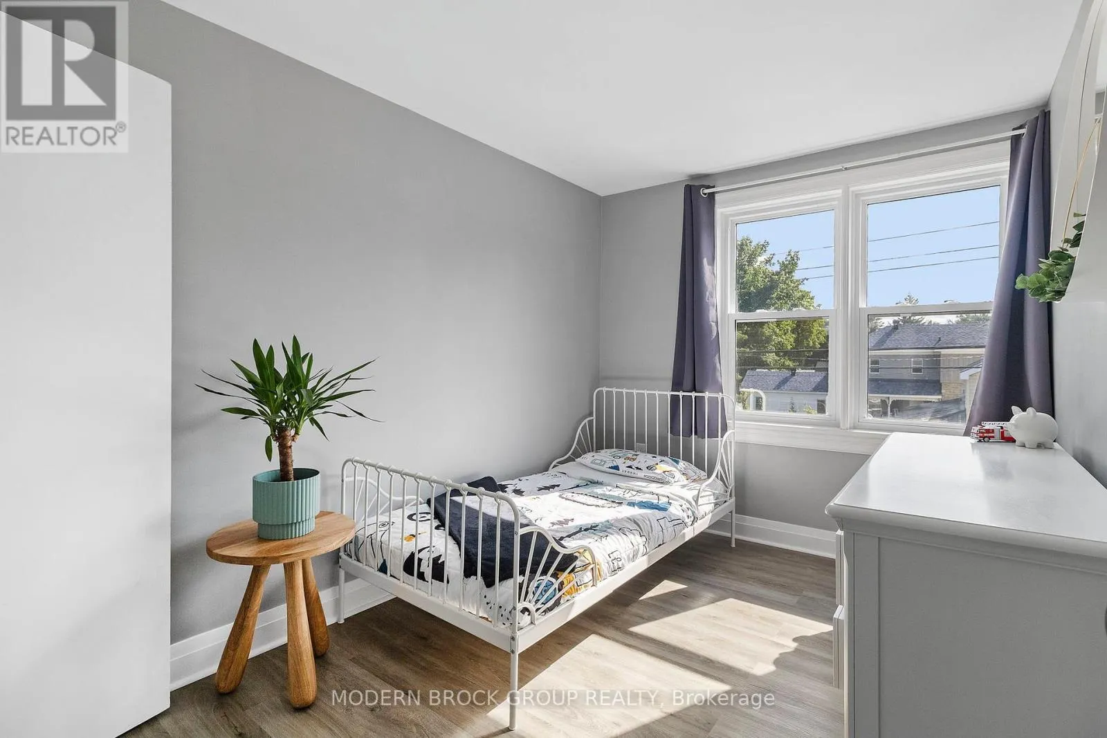 493 DIBBLE STREET W