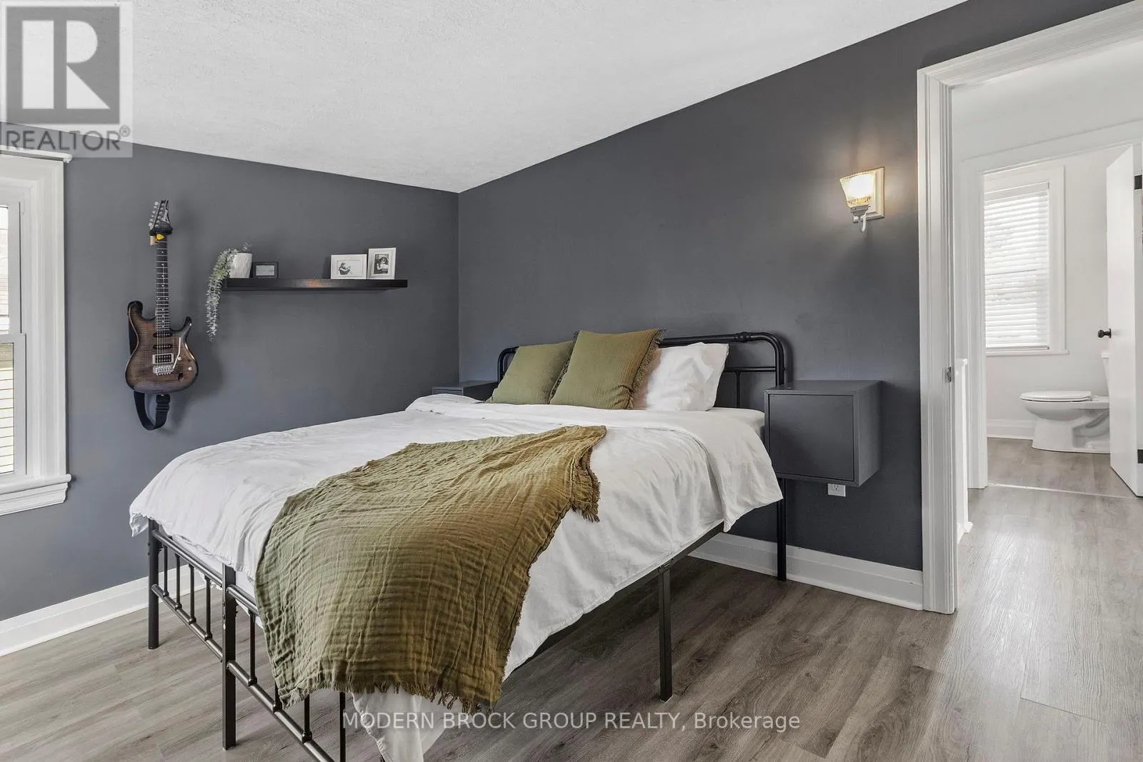 493 DIBBLE STREET W