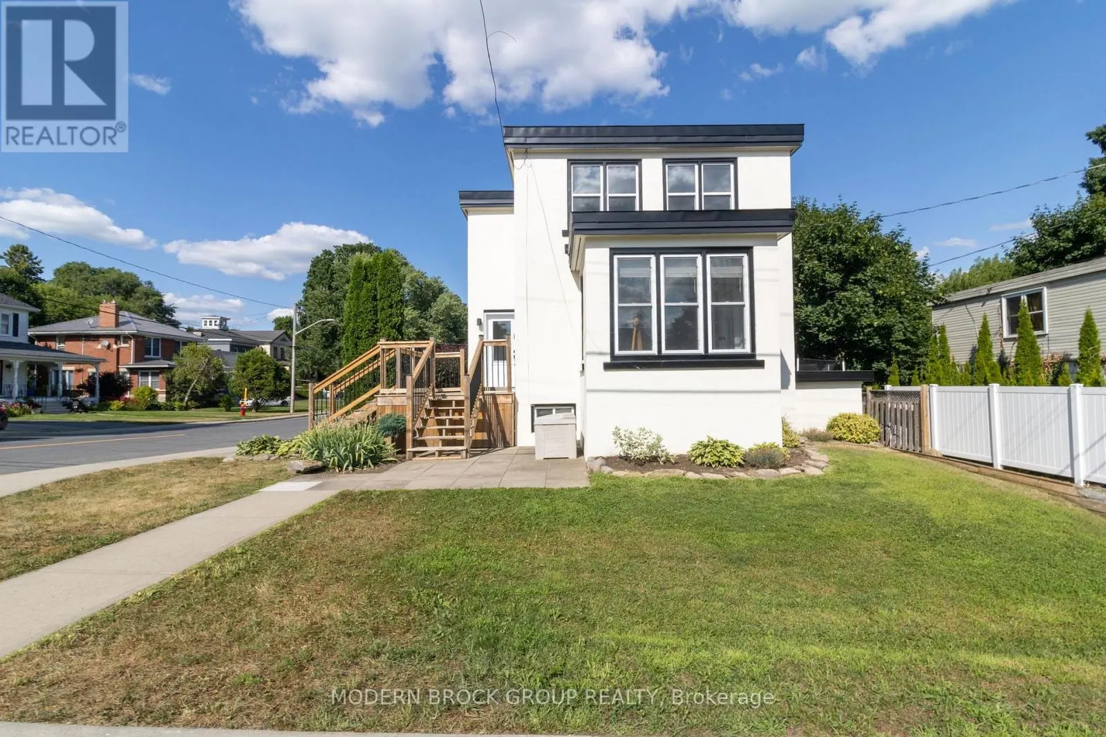 493 DIBBLE STREET W