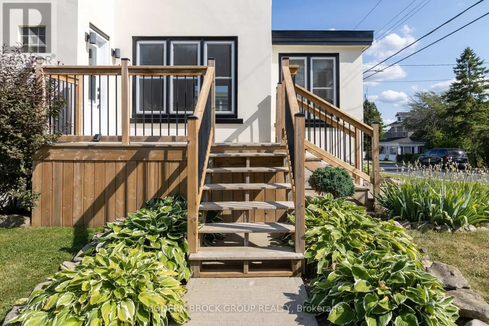 493 DIBBLE STREET W