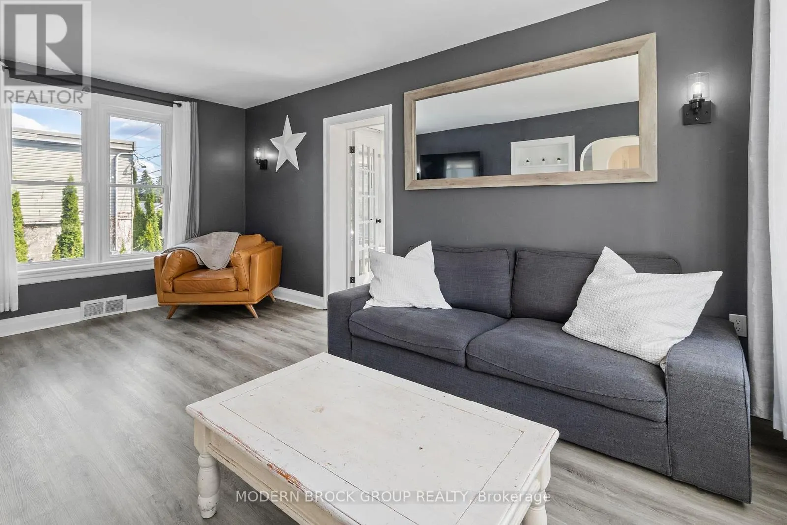 493 DIBBLE STREET W