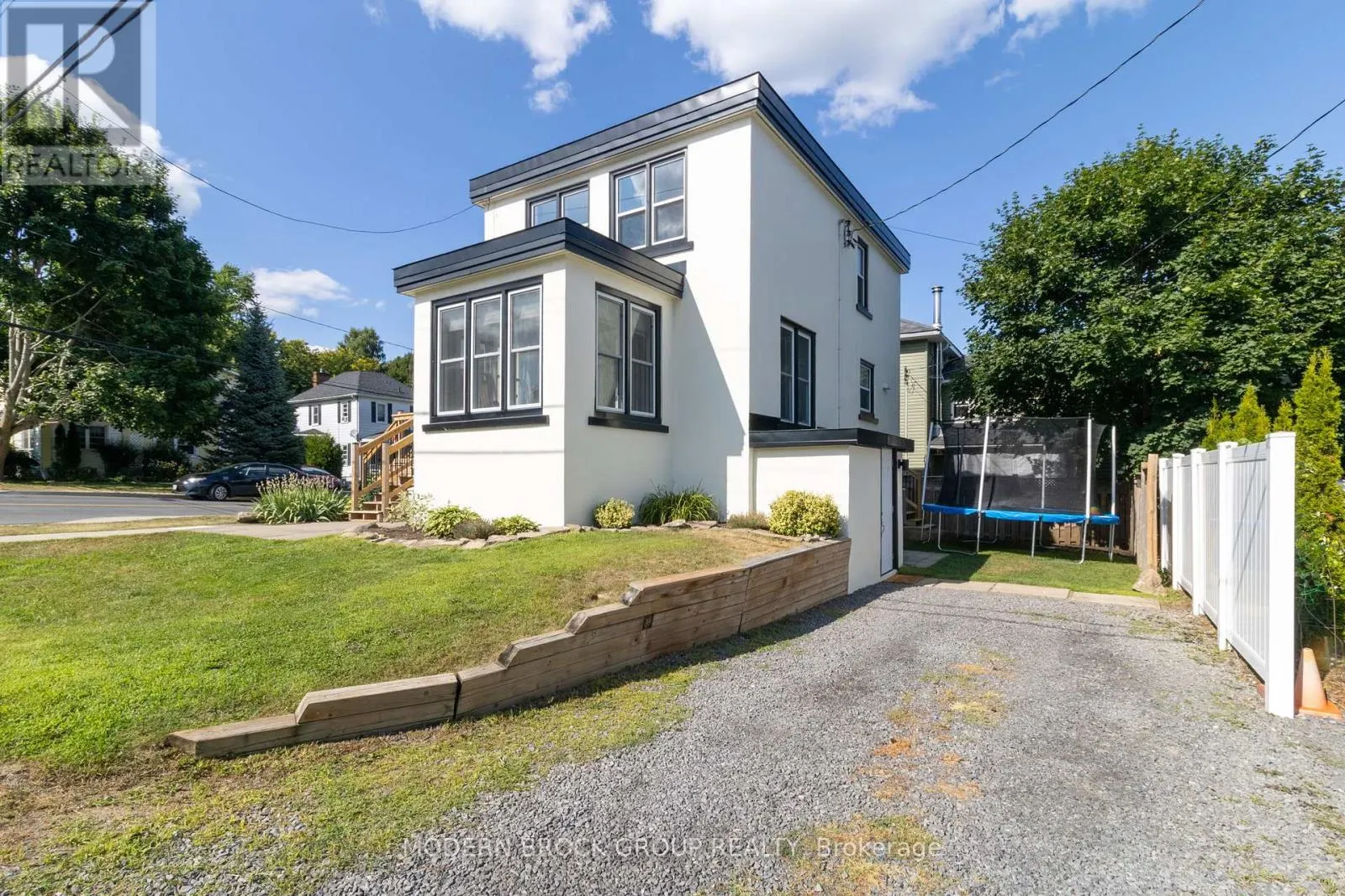 493 DIBBLE STREET W