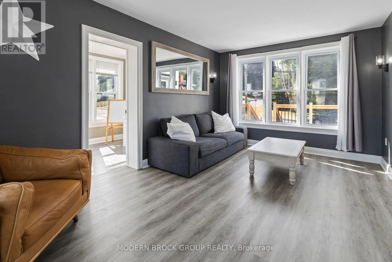 493 DIBBLE STREET W