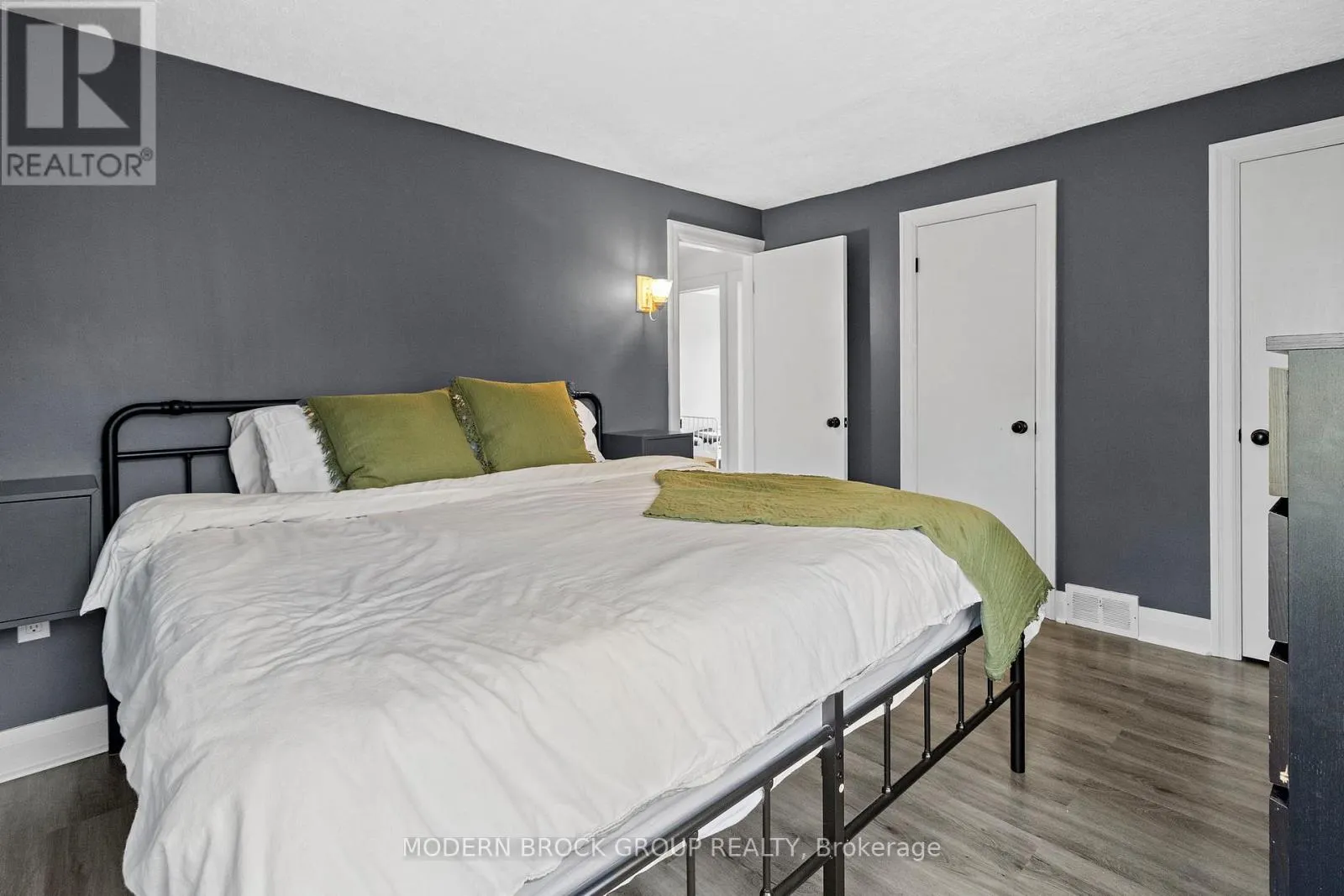 493 DIBBLE STREET W