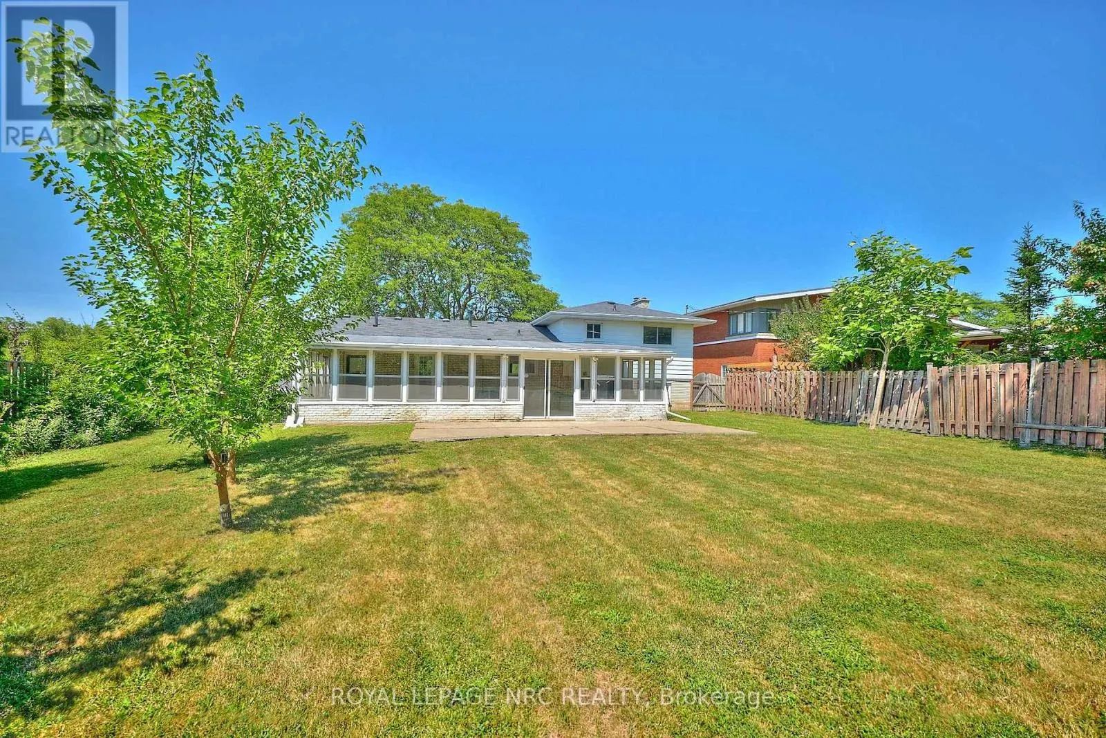 22 OAKRIDGE AVENUE