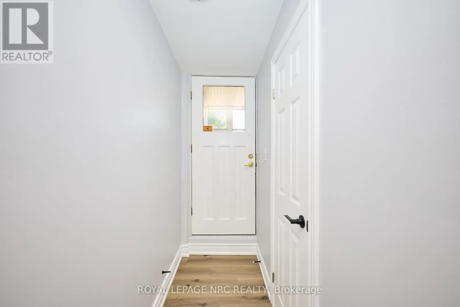 22 OAKRIDGE AVENUE