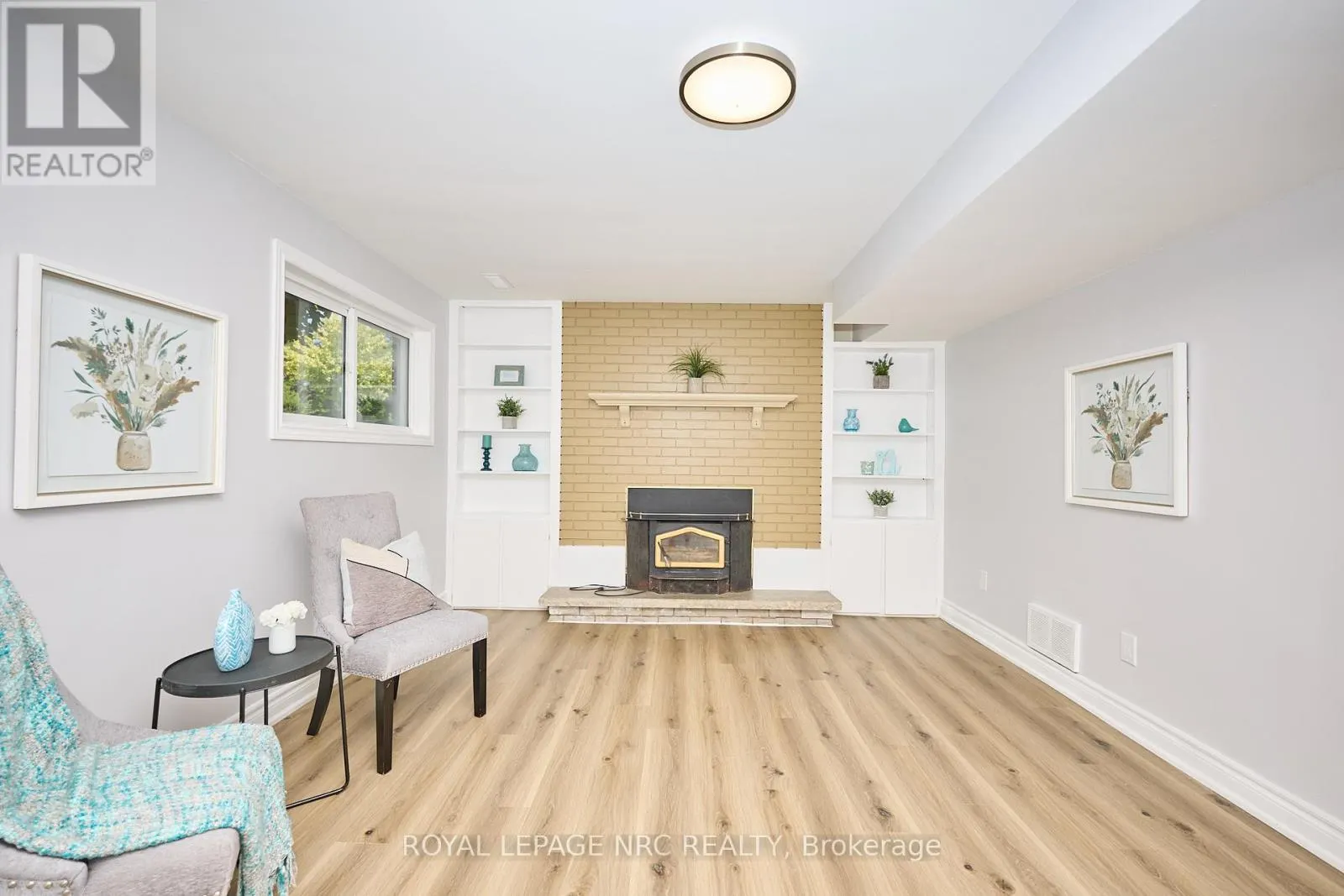 22 OAKRIDGE AVENUE