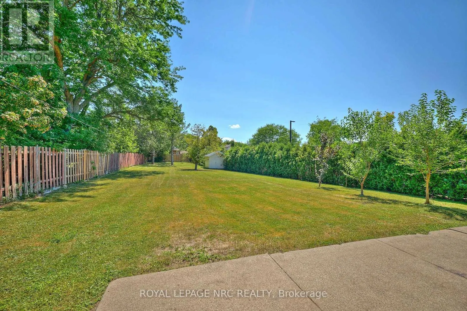 22 OAKRIDGE AVENUE