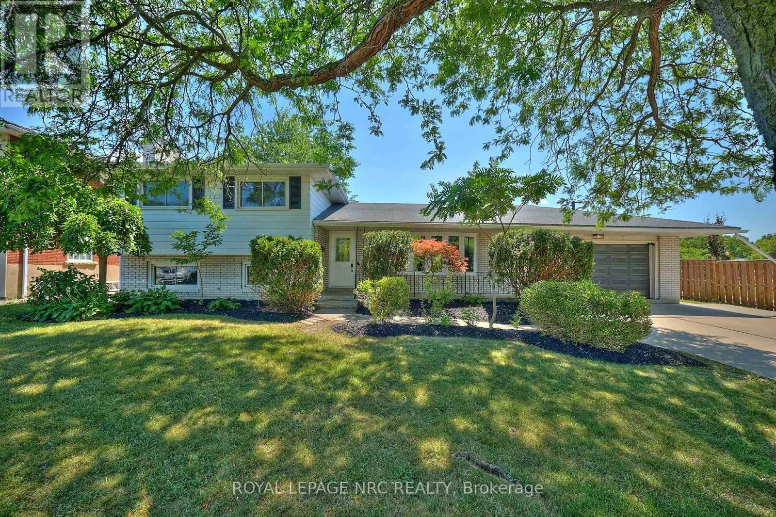 22 OAKRIDGE AVENUE