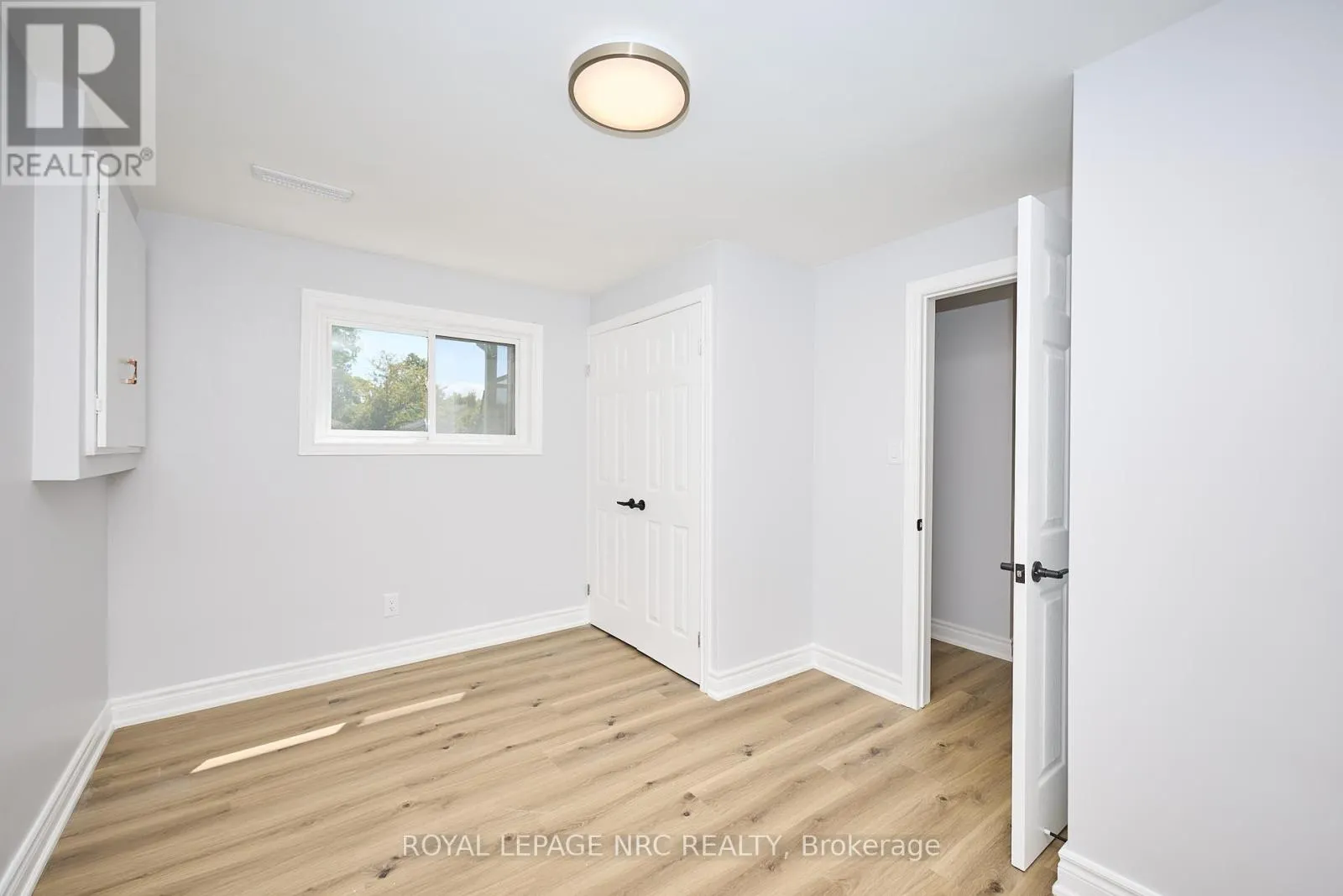22 OAKRIDGE AVENUE