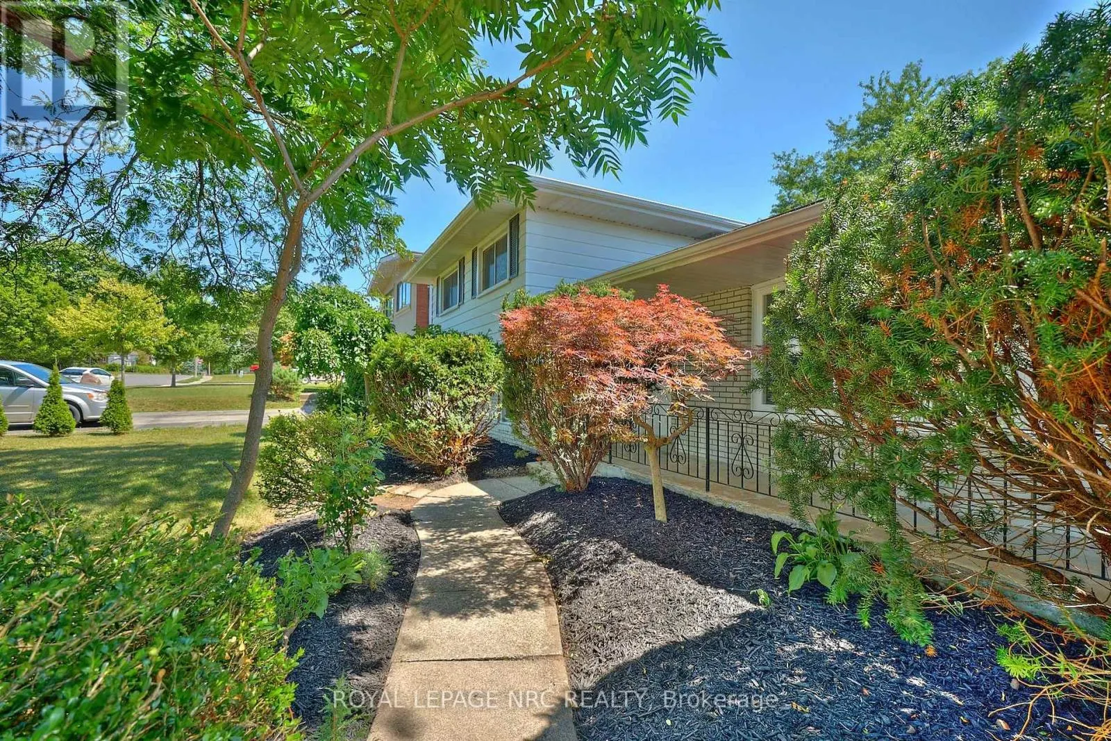 22 OAKRIDGE AVENUE