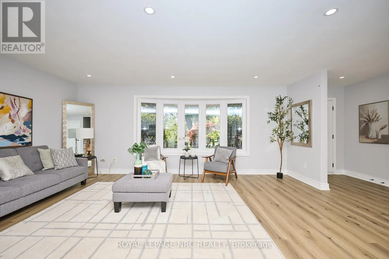 22 OAKRIDGE AVENUE