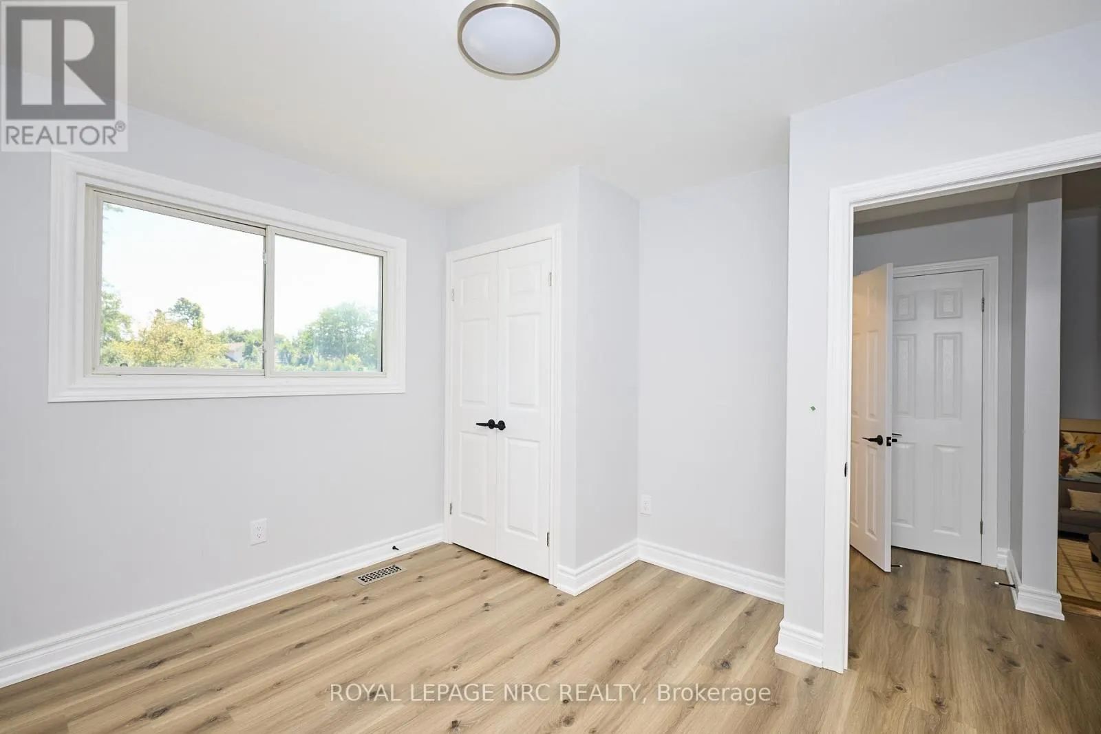 22 OAKRIDGE AVENUE