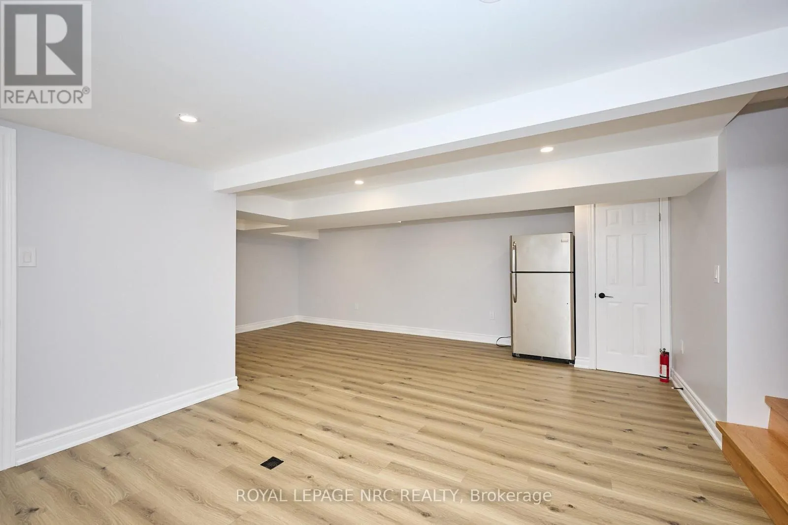 22 OAKRIDGE AVENUE