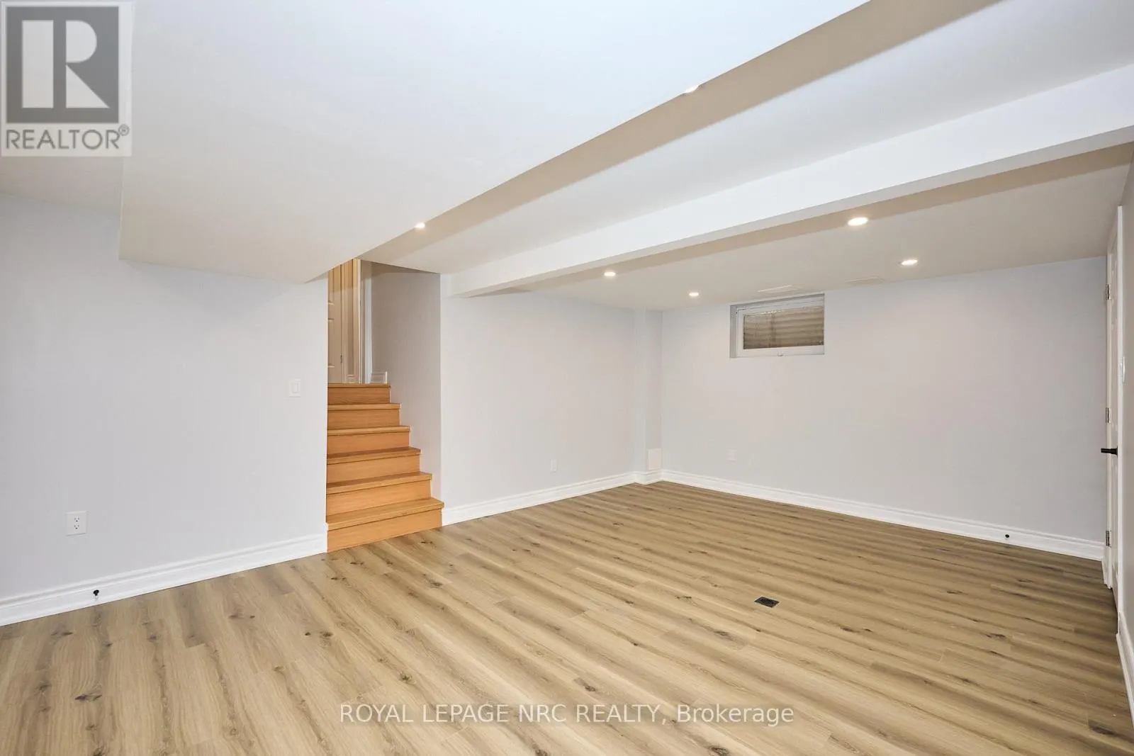 22 OAKRIDGE AVENUE