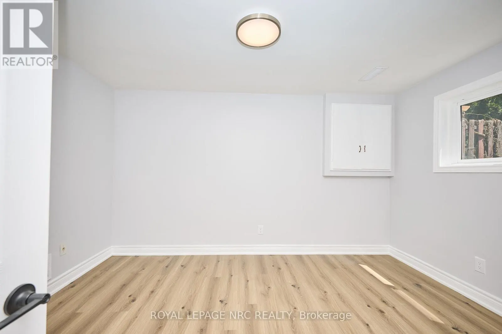 22 OAKRIDGE AVENUE