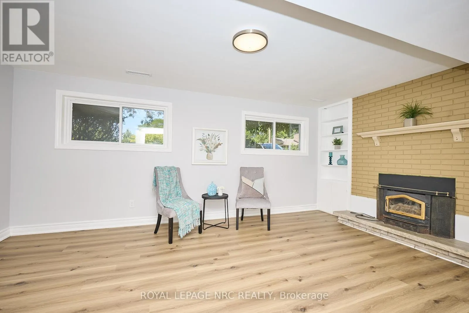 22 OAKRIDGE AVENUE