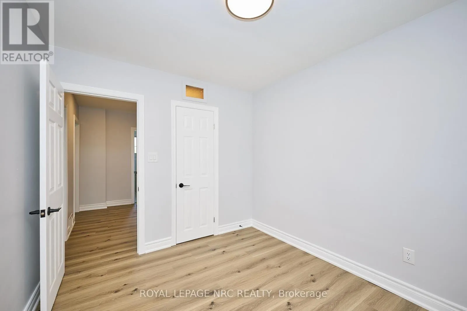 22 OAKRIDGE AVENUE