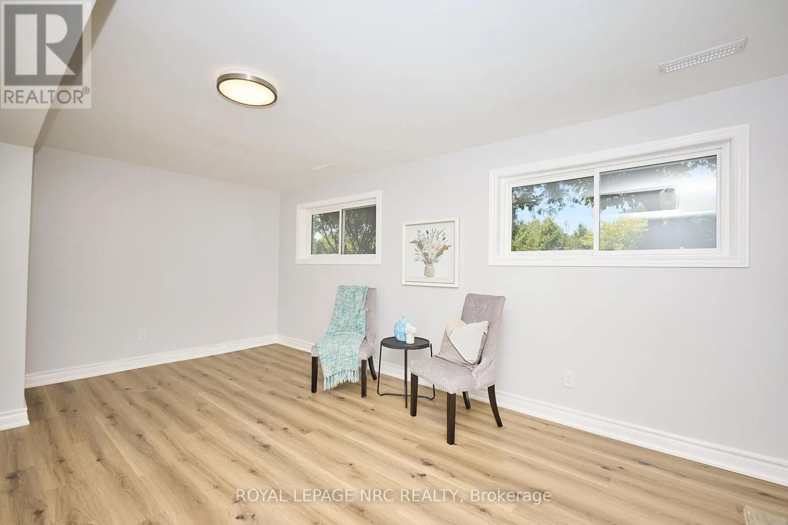 22 OAKRIDGE AVENUE