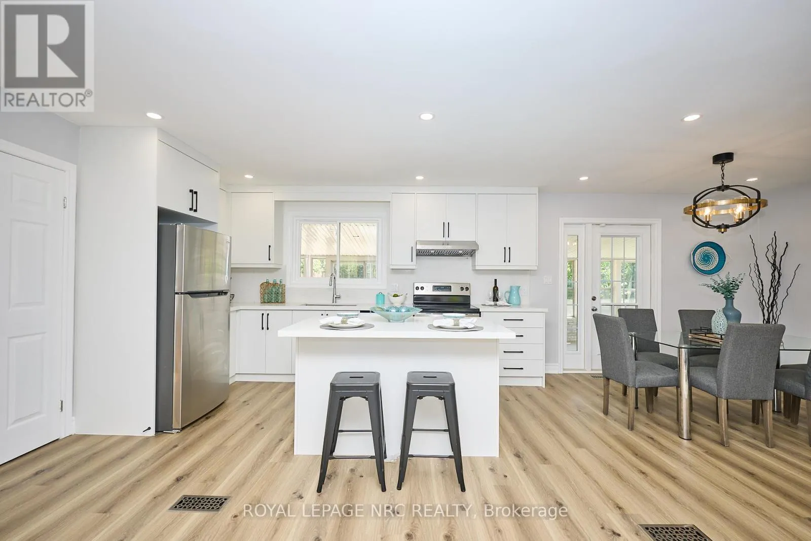 22 OAKRIDGE AVENUE