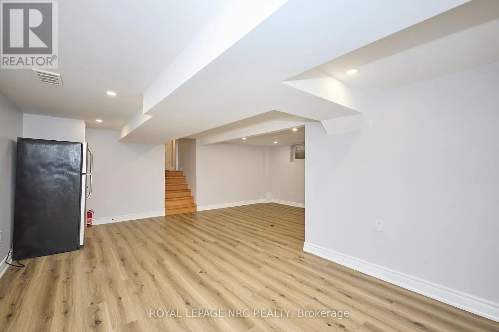 22 OAKRIDGE AVENUE